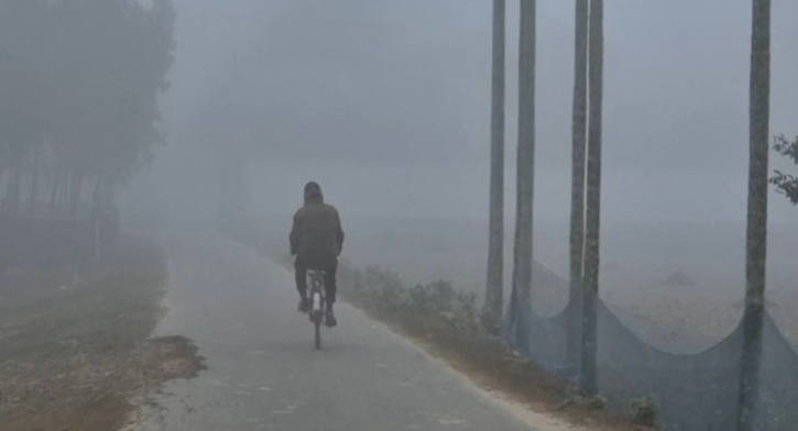 তাপমাত্রা ১১ ডিগ্রির ঘরে, শীতে কাঁপছে দিনাজপুর 